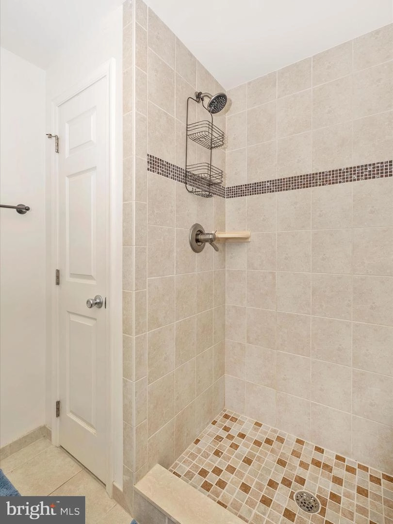 Bath - 2526 Mill Race Rd, Frederick, MD 21701 photo 6 of 6