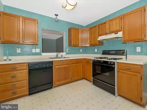 1235 Dahlia Ln, Frederick, MD 21703 photo 9