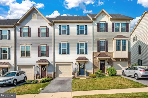 10126 Hutzell St, Ijamsville, MD 21754