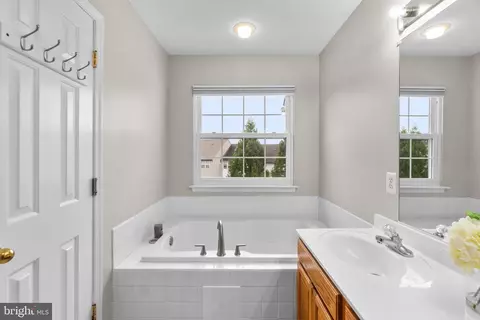Bath - 9609 Brigadoon Pl, Frederick, MD 21704 photo 2 of 3