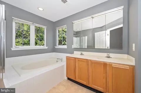 Bath - 3548 Winthrop Ln, Frederick, MD 21704 photo 3 of 4