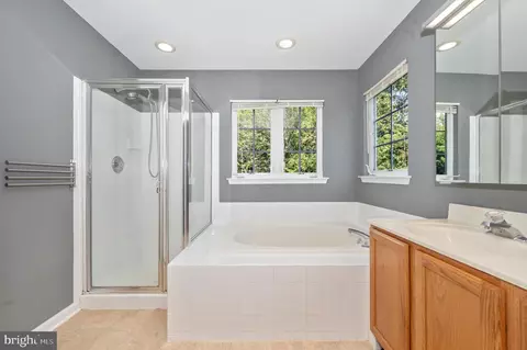 Bath - 3548 Winthrop Ln, Frederick, MD 21704 photo 2 of 4