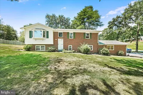 2311 Persimmon Dr, Ijamsville, MD 21754