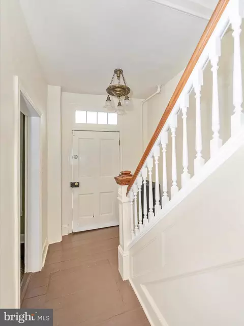 Entry Way - 105 4th St W, Frederick, MD 21701 photo 3 of 4