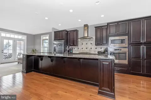 9100 Kenway Ln, Frederick, MD 21704 photo 2