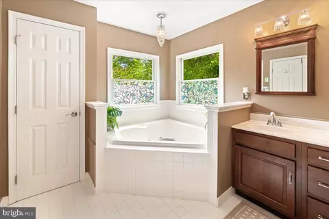 Bath - 2428 Cobblestone Way, Frederick, MD 21702 photo 3 of 4