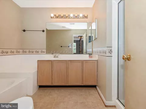 Bath - 133 Heathfield Dr, Frederick, MD 21702 photo 2 of 5