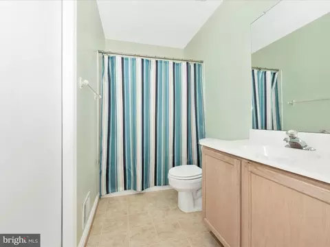 Bath - 133 Heathfield Dr, Frederick, MD 21702 photo 5 of 5