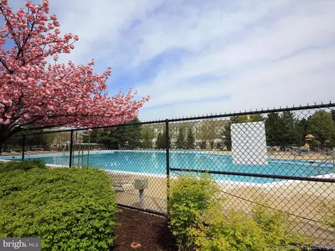 Exterior - 133 Heathfield Dr, Frederick, MD 21702 photo 11 of 13