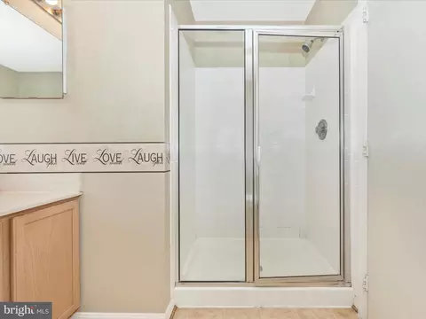 Bath - 133 Heathfield Dr, Frederick, MD 21702 photo 4 of 5