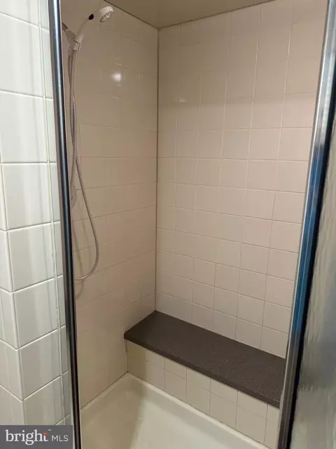 Bath - 2176 Ambleside Ct, Frederick, MD 21702 photo 2 of 6