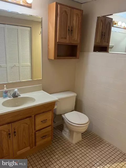 Bath - 2176 Ambleside Ct, Frederick, MD 21702 photo 1 of 6