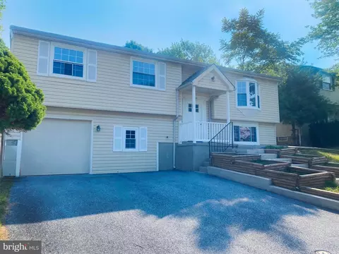 1814 Rockyglen Dr, Frederick, MD 21701
