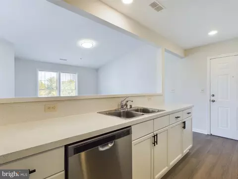 302 Baughmans Ln #J, Frederick, MD 21702 photo 10
