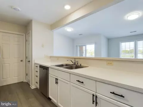 302 Baughmans Ln #J, Frederick, MD 21702 photo 9