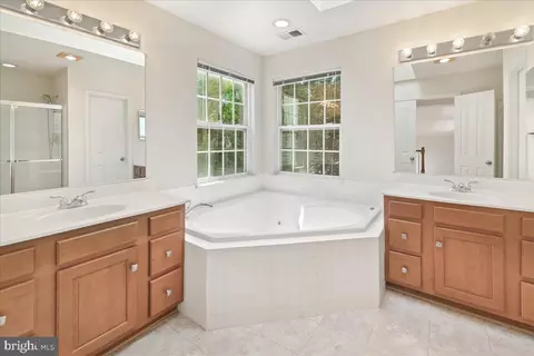 Bath - 1712 Wheyfield Dr, Frederick, MD 21701 photo 2 of 4