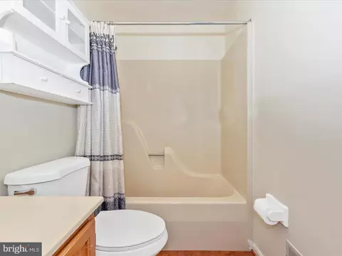 Bath - 237 Thames Dr, Frederick, MD 21702 photo 3 of 4
