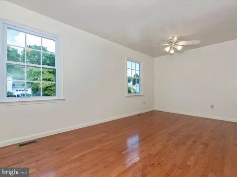 Living - 237 Thames Dr, Frederick, MD 21702 photo 8 of 12