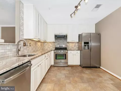 Kitchen - 2609 S Everly Dr, Frederick, MD 21701 photo 2 of 4