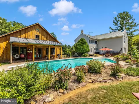 Exterior - 9314 Pear Ln, Frederick, MD 21702 photo 7 of 15