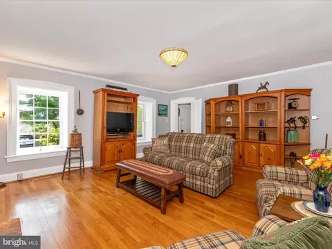 Living - 9314 Pear Ln, Frederick, MD 21702 photo 2 of 3