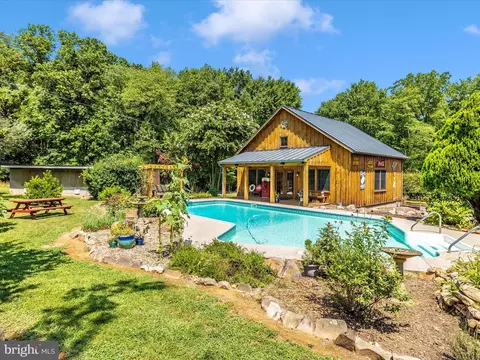 Exterior - 9314 Pear Ln, Frederick, MD 21702 photo 11 of 15