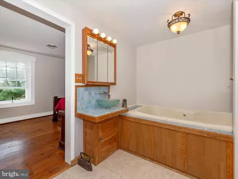 Bath - 9314 Pear Ln, Frederick, MD 21702 photo 2 of 2