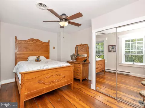 Bedroom - 9314 Pear Ln, Frederick, MD 21702 photo 4 of 6
