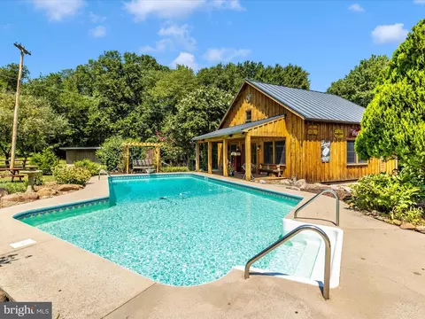 Exterior - 9314 Pear Ln, Frederick, MD 21702 photo 12 of 15