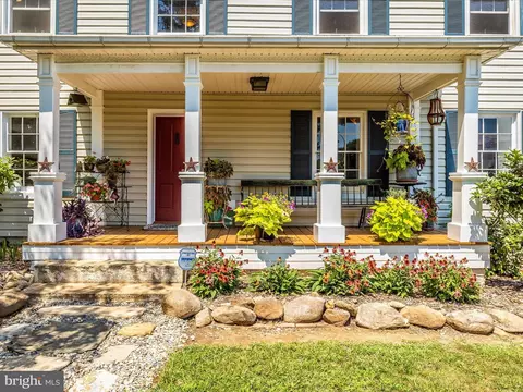 Exterior - 9314 Pear Ln, Frederick, MD 21702 photo 3 of 15