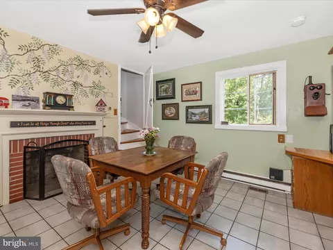 Dining - 9314 Pear Ln, Frederick, MD 21702 photo 5 of 6