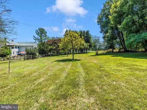Exterior - 9314 Pear Ln, Frederick, MD 21702 photo 13 of 15
