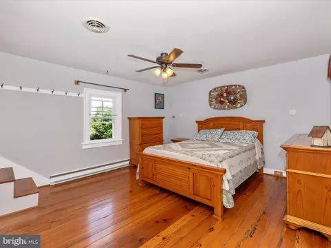 Bedroom - 9314 Pear Ln, Frederick, MD 21702 photo 5 of 6