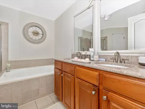 Bath - 107 Swallow Pointe Ct, Frederick, MD 21702 photo 2 of 5