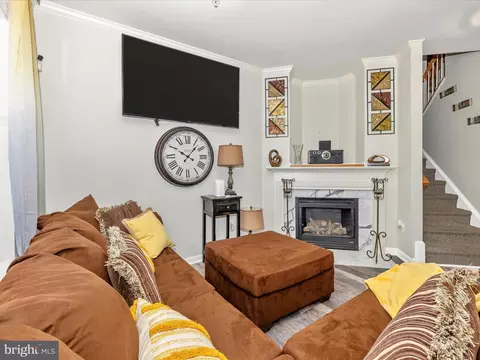 Living - 107 Swallow Pointe Ct, Frederick, MD 21702 photo 3 of 3