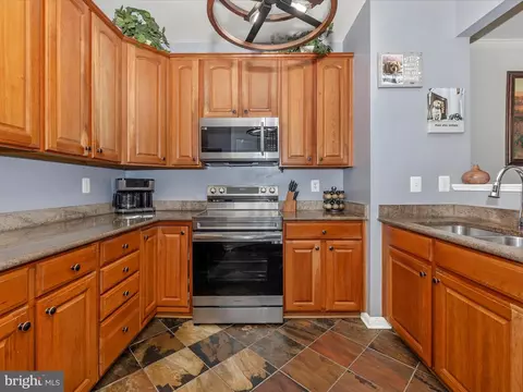 Kitchen - 107 Swallow Pointe Ct, Frederick, MD 21702 photo 2 of 5
