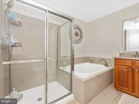 Bath - 107 Swallow Pointe Ct, Frederick, MD 21702 photo 3 of 5