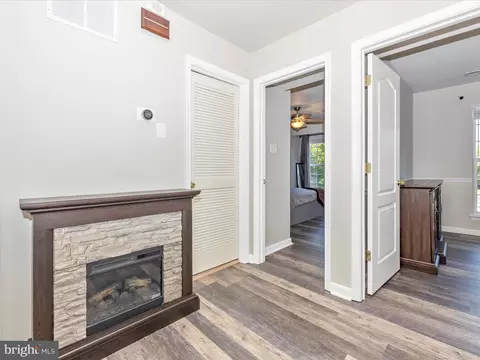 Entry Way - 107 Swallow Pointe Ct, Frederick, MD 21702 photo 4 of 4