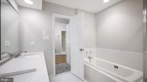 Entry Way - 2499 5 Shillings Rd, Frederick, MD 21701 photo 2 of 5