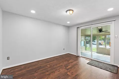 Living - 138 Melrose Ct, Frederick, MD 21702 photo 4 of 5