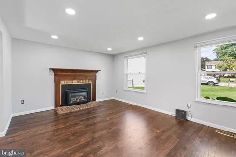 Living - 138 Melrose Ct, Frederick, MD 21702 photo 2 of 5