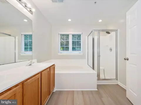 Bath - 3534 Winthrop Ln, Frederick, MD 21704 photo 3 of 5