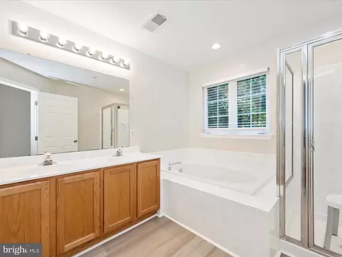 Bath - 3534 Winthrop Ln, Frederick, MD 21704 photo 2 of 5