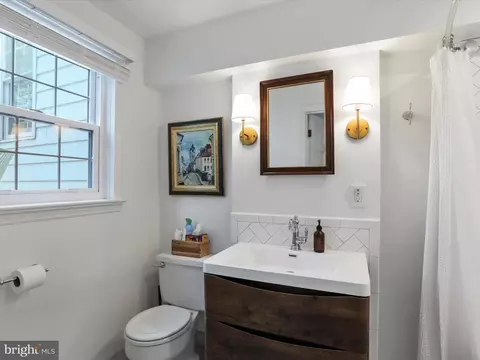 Bath - 23 Fairview Ave, Frederick, MD 21701 photo 4 of 5