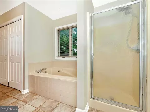 Bath - 10 Easy St, Thurmont, MD 21788 photo 3 of 6