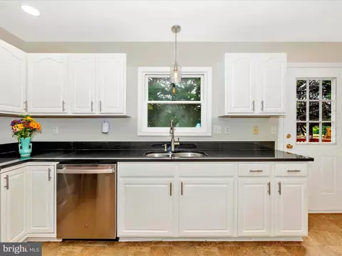Kitchen - 10 Easy St, Thurmont, MD 21788 photo 2 of 4