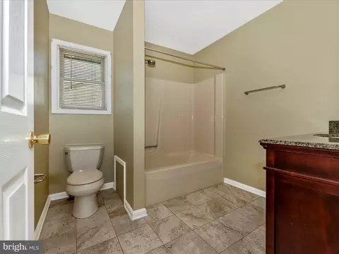 Bath - 10 Easy St, Thurmont, MD 21788 photo 5 of 6
