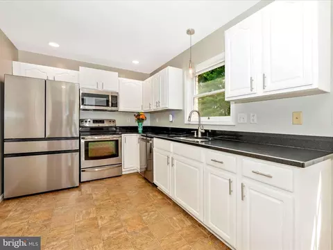 Kitchen - 10 Easy St, Thurmont, MD 21788 photo 4 of 4