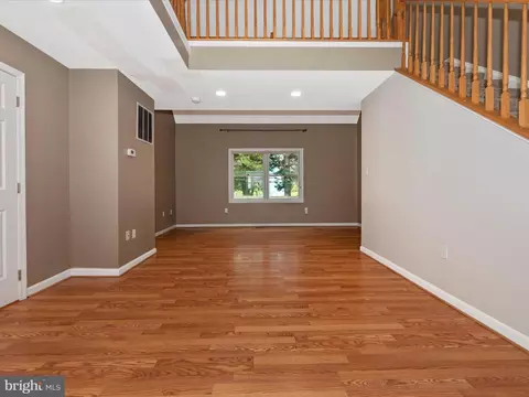 Living - 10 Easy St, Thurmont, MD 21788 photo 4 of 6