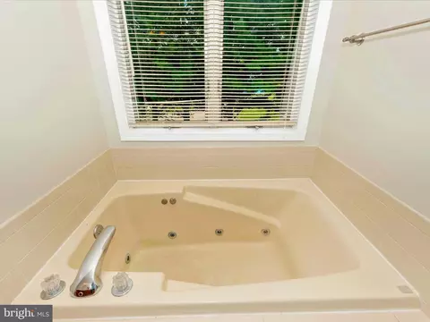 Bath - 10 Easy St, Thurmont, MD 21788 photo 4 of 6